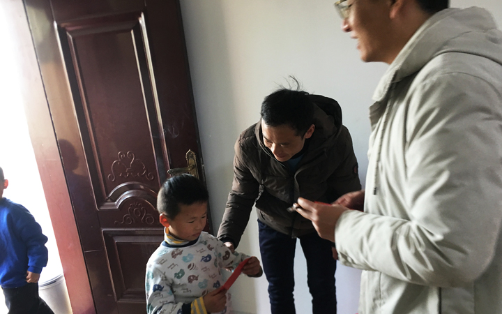 戴总给员工儿女发节日红包